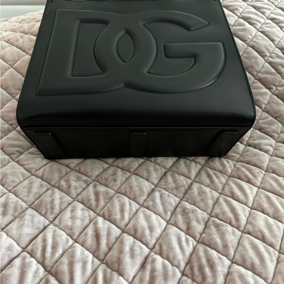 NWTS Medium calfskin DG Daily shopper Retails 
$2,340 bag tote with dust bag - Picture 15 of 16